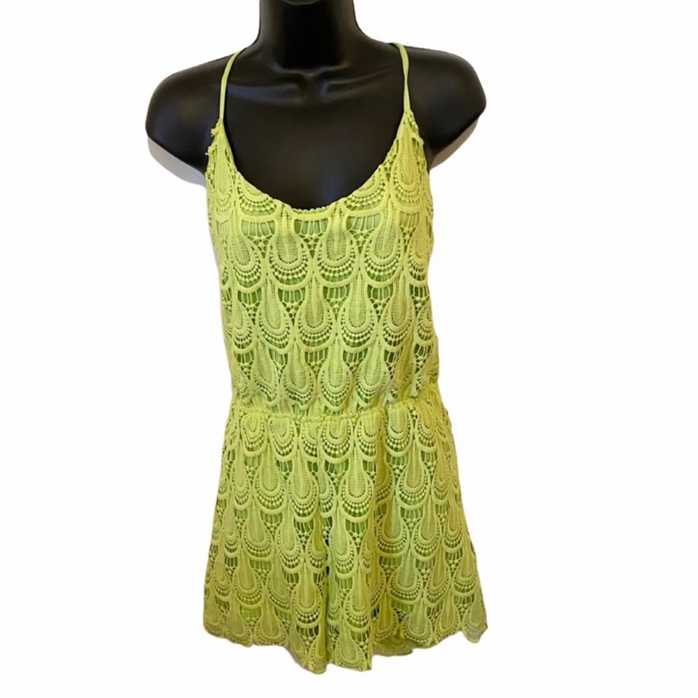 May & July Women’s Green Lace Romper Criss Cross Straps Size Medium